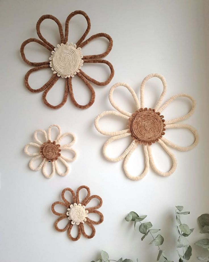 Flower-Shaped Jute Wall Hanging Décor